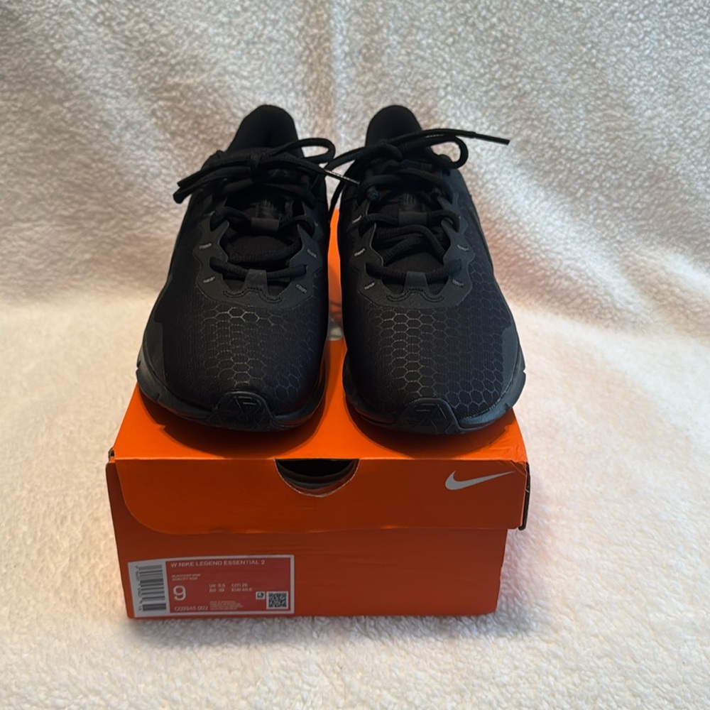 Nike Legend Essential 2